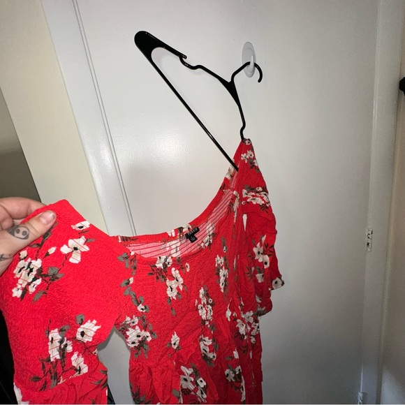 Off Shoulder Floral Dress - Picture 5 of 8